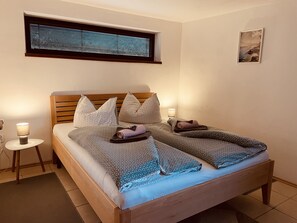 5 habitaciones, tabla de planchar con plancha y wifi gratis