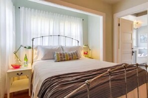 3 bedrooms, iron/ironing board, free WiFi, bed sheets - Classic California Craftsman - Walk to the Beach! (Oceanside)