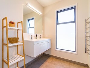 Regadera y secadora de cabello