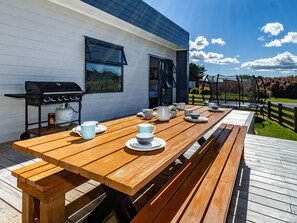 Outdoor dining - Bluebird on Snowmass - Ohakune Holiday Home (Ohakune)