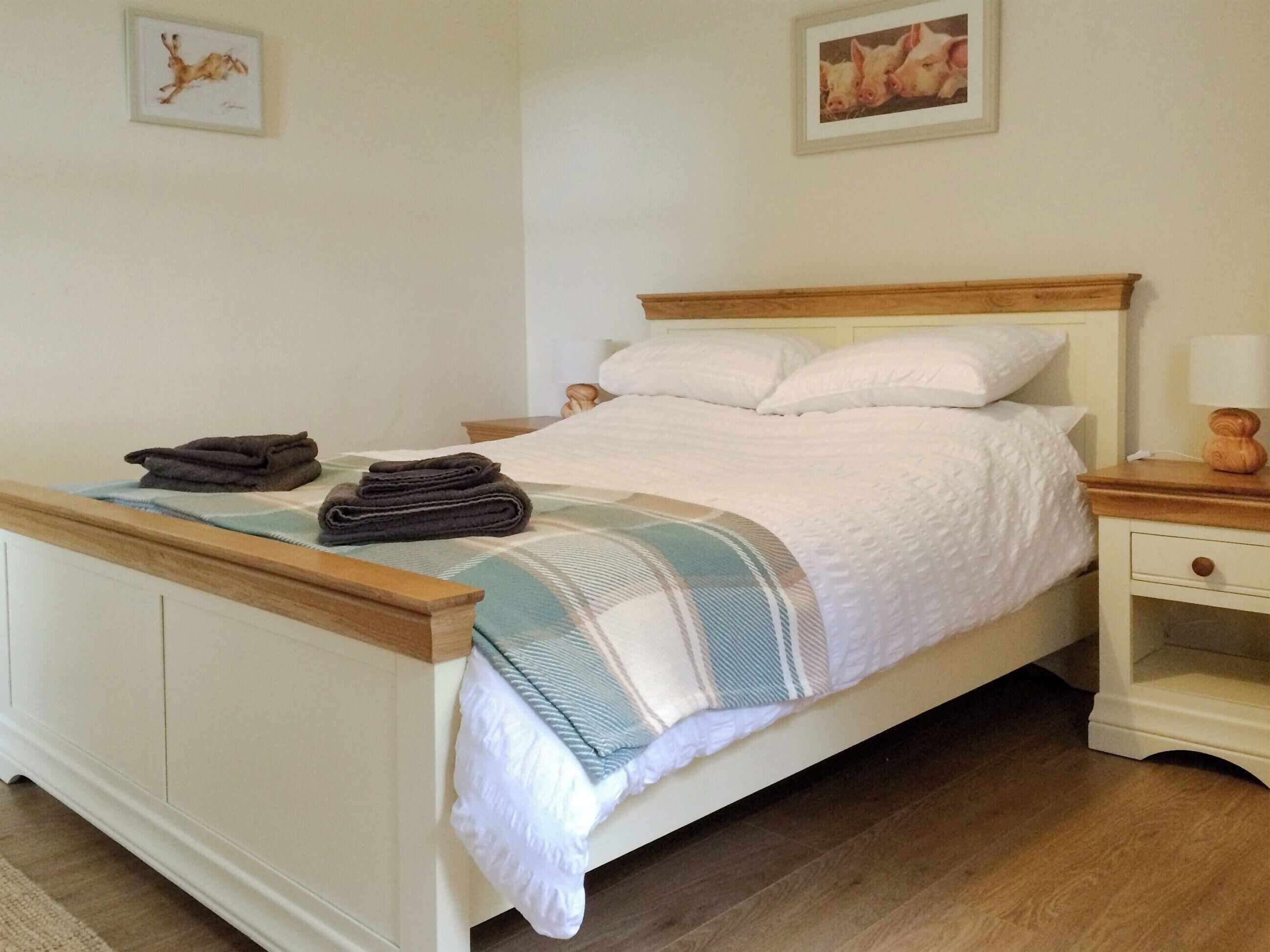 2 bedrooms, WiFi (free), bed sheets