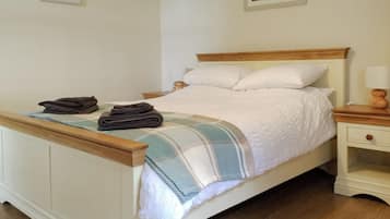 2 bedrooms, WiFi (free), bed sheets