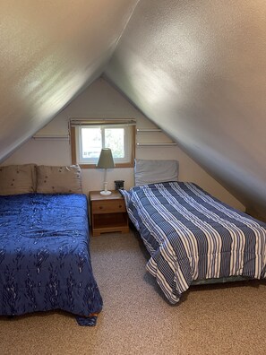 5 bedrooms, free WiFi, bed sheets - Outdoorsman's Dream OR Quiet Family Get Away (Medina)