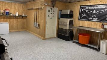 المنشأة من الداخل