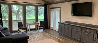 Salado Cottage Retreat near Downtown