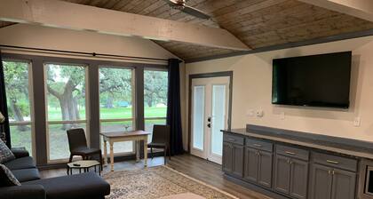 Salado Cottage Retreat near Downtown