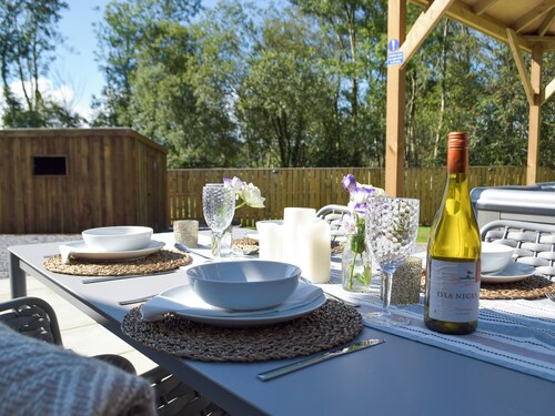 2 bedroom accommodation in Newchapel, near Boncath