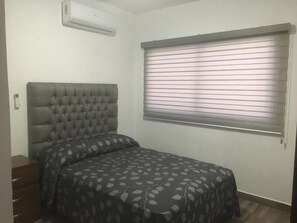 2 dormitoris, planxa i posts de planxar, wifi i roba de llit 