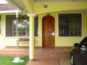 Exterior detail - Luxury Home with Pool in the Best Neighborhood (Panama Pacifico)