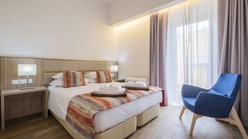 8 habitaciones, tabla de planchar con plancha y wifi gratis