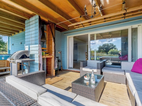 Relax in the hot tub whilst enjoying open views over the golf course and lakes.