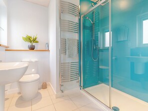 Towels - Relax in the hot tub whilst enjoying open views over the golf course and lakes. (Fritton, near Great Yarmouth)