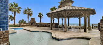 Cute/updated efficiency condo/Gulf front building/NO BALCONY OR VIEW/FREE CHAIRS