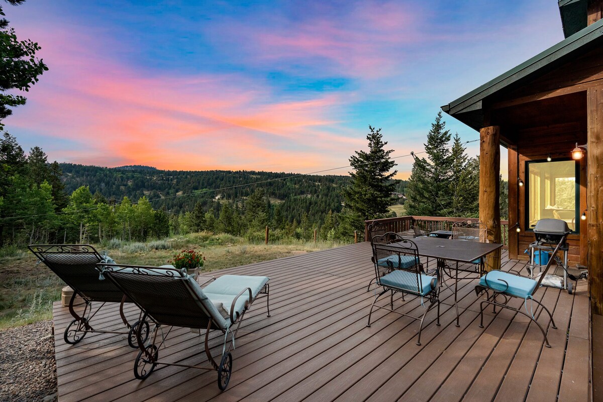 Mosey Rocks Moss Rocks Cabin~starlink~AC~solar powered ~Ev charger~fire pit ~views ...