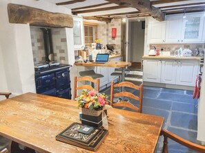 Oven, dishwasher, cookware/dishes/utensils