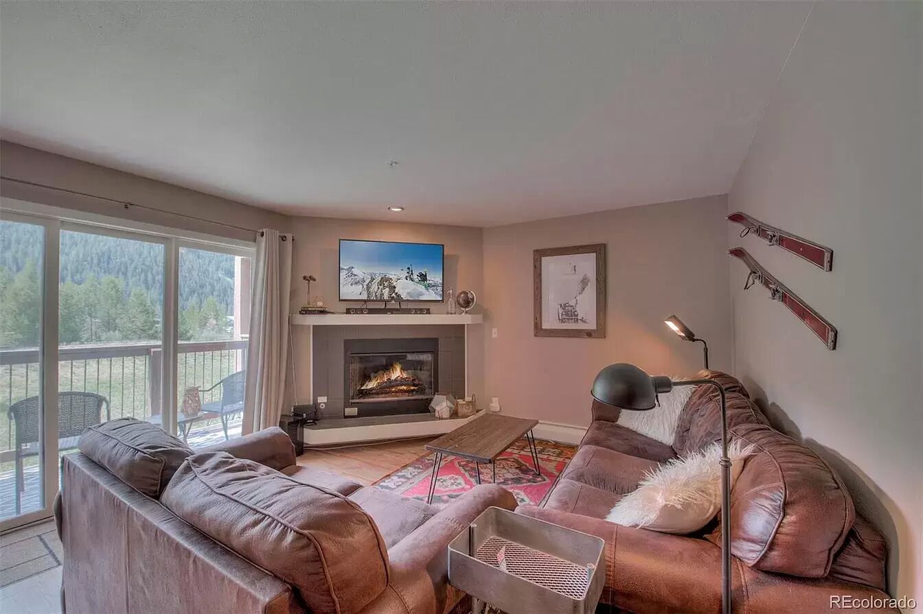 Walk to Keystone Lifts from recently remodeled 2 bedroom