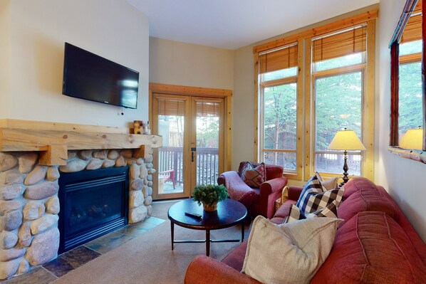 TV, fireplace
