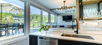 Unique modern newly renovated downtown penthouse apartment