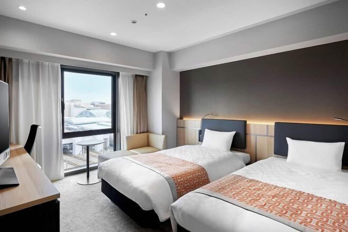 Down duvets, in-room safe, desk, blackout curtains
