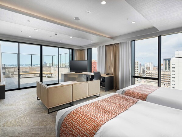 Penthouse Junior Suite,Non Smoking (Breakfast for children sharing beds must be paid on site) | Down comforters, in-room safe, desk, blackout drapes