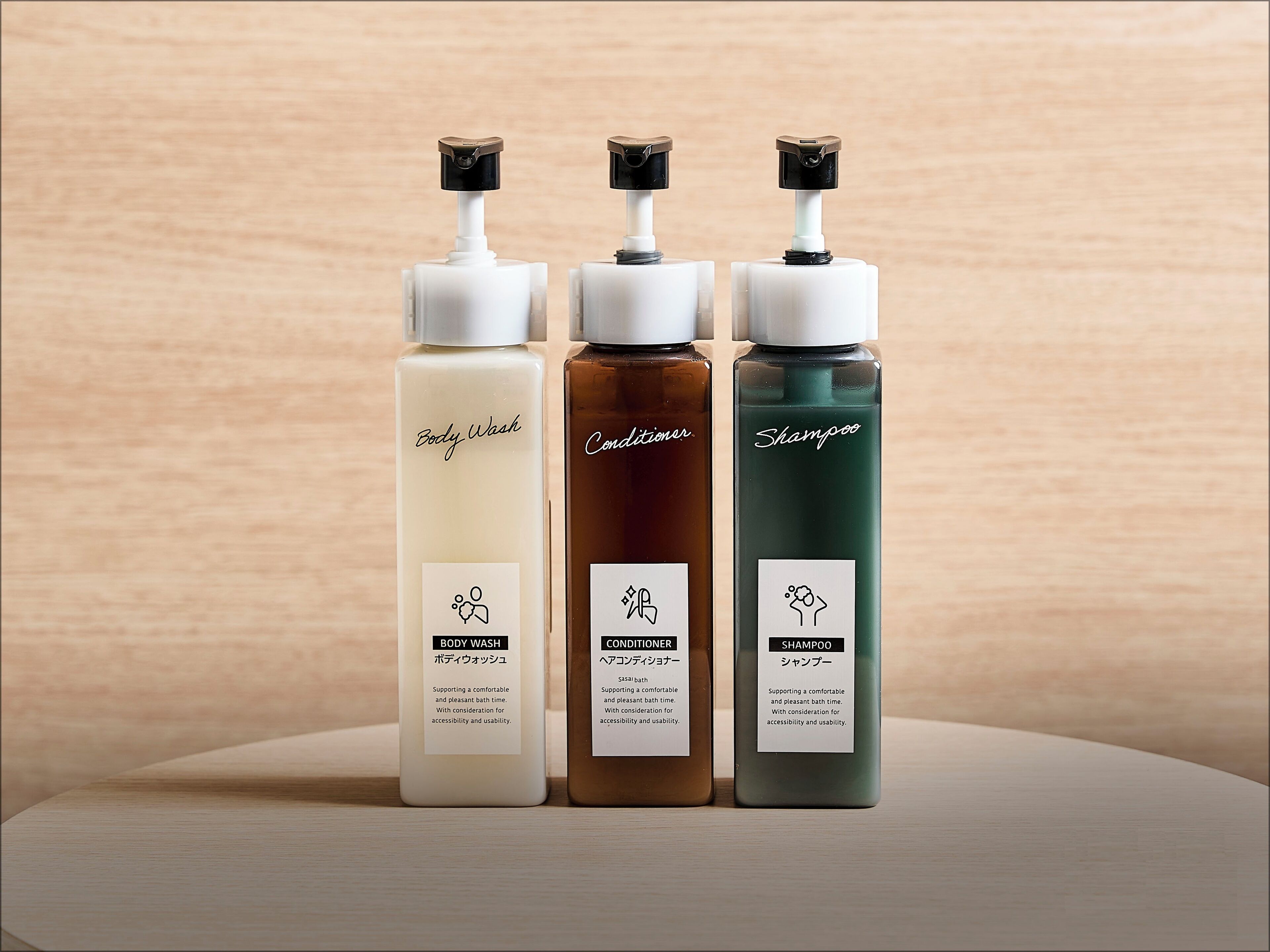 combined shower/bathtub, rainfall showerhead, free toiletries