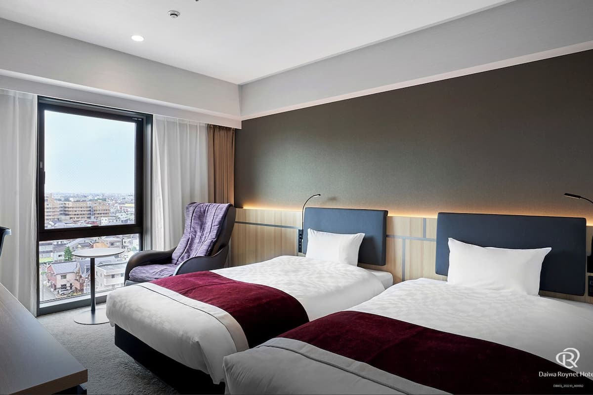 Down duvets, in-room safe, desk, blackout curtains