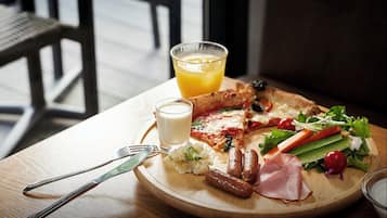Daily buffet breakfast (JPY 1980 per person)