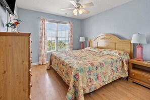 10 quartos, ferros/tábuas de passar roupa, Wi-Fi, roupa de cama
