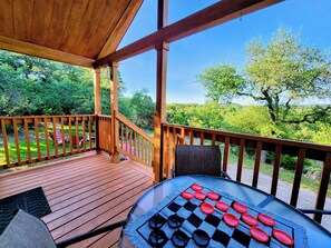 Outdoor dining - Cozy Canyon Lake Tiny House – Stunning Views & Great Location (Canyon Lake)