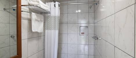 Standaard kamer, 1 queensize bed, niet-roken, koelkast & magnetron | Een bureau, een strijkplank/strijkijzer, gratis wifi, beddengoed