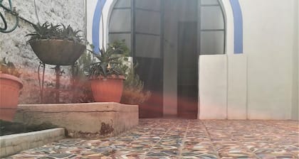La Piedra, beautiful house with back yard at 2 blocks from the center