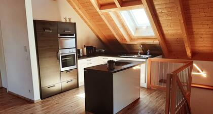 Luxuriöse und moderne Dachgeschosswohnung mit Terrasse