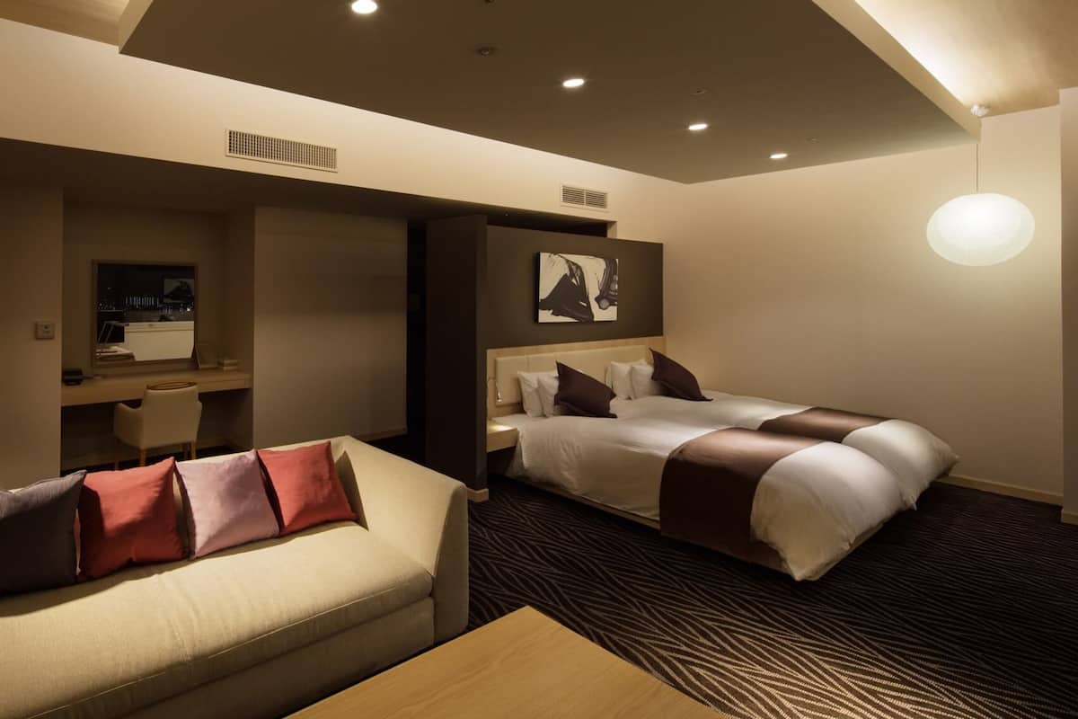 premium deluxe twin room, non smoking | living room | 32-inch flat-screen tv with digital channels, tv