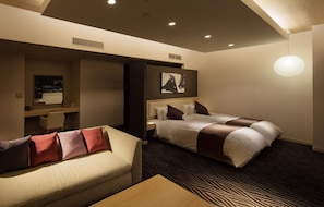Premium Deluxe Twin Room, Non Smoking | Living room