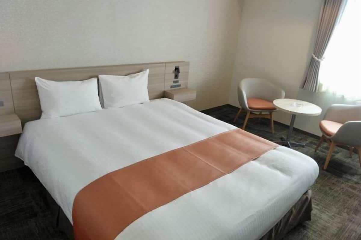 1 bedroom, desk, laptop workspace, blackout curtains