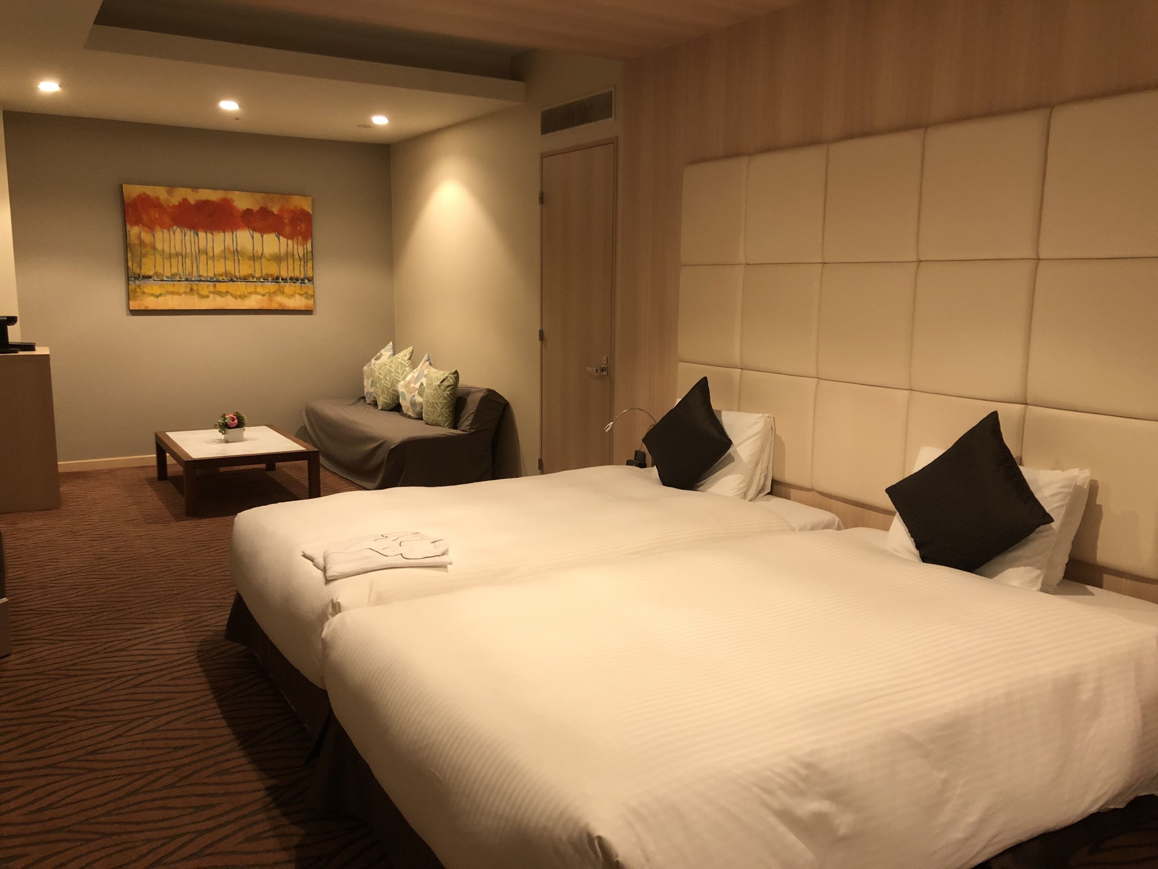 premium deluxe twin room, non smoking | desk, laptop workspace, blackout curtains, soundproofing