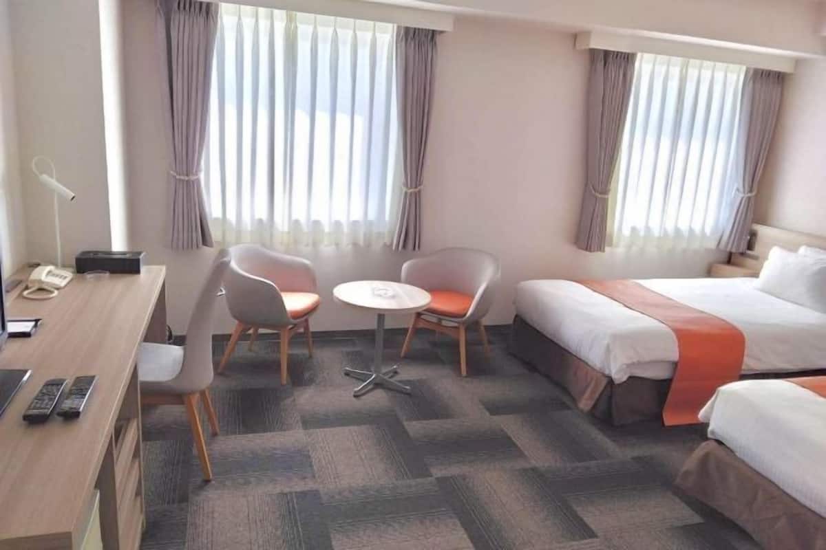 1 bedroom, desk, laptop workspace, blackout curtains