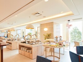 Desayuno buffet diario (JPY 1760 por persona)