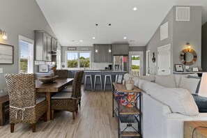 Interior - OCEAN VIEW, across from beach access, BEAUTIFULLY updated 4 bed,4 bath,sleeps 14 (Emerald Isle)