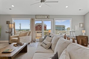 TV, Netflix, Hulu, streaming services