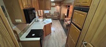 Platte - 37ft RV Camper in the Woods with Fire pit &  Hot Tub Access