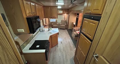 Platte - 37ft RV Camper in the Woods with Fire pit & Hot Tub Access