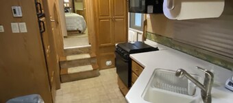 Platte - 37ft RV Camper in the Woods with Fire pit & Hot Tub Access
