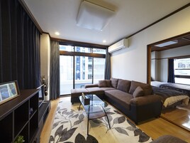 Apartment, Non Smoking | Living room | 32-inch flat-screen TV with digital channels, TV