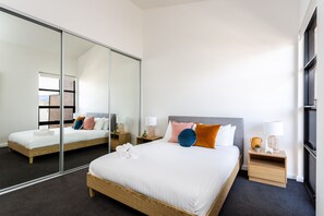 Three Bedroom Townhouse With Parking | 3 bedrooms, individually decorated, individually furnished - Little Grenfell Apartments by Urban Rest (Kent Town)