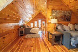 3 bedrooms, desk, WiFi, bed sheets