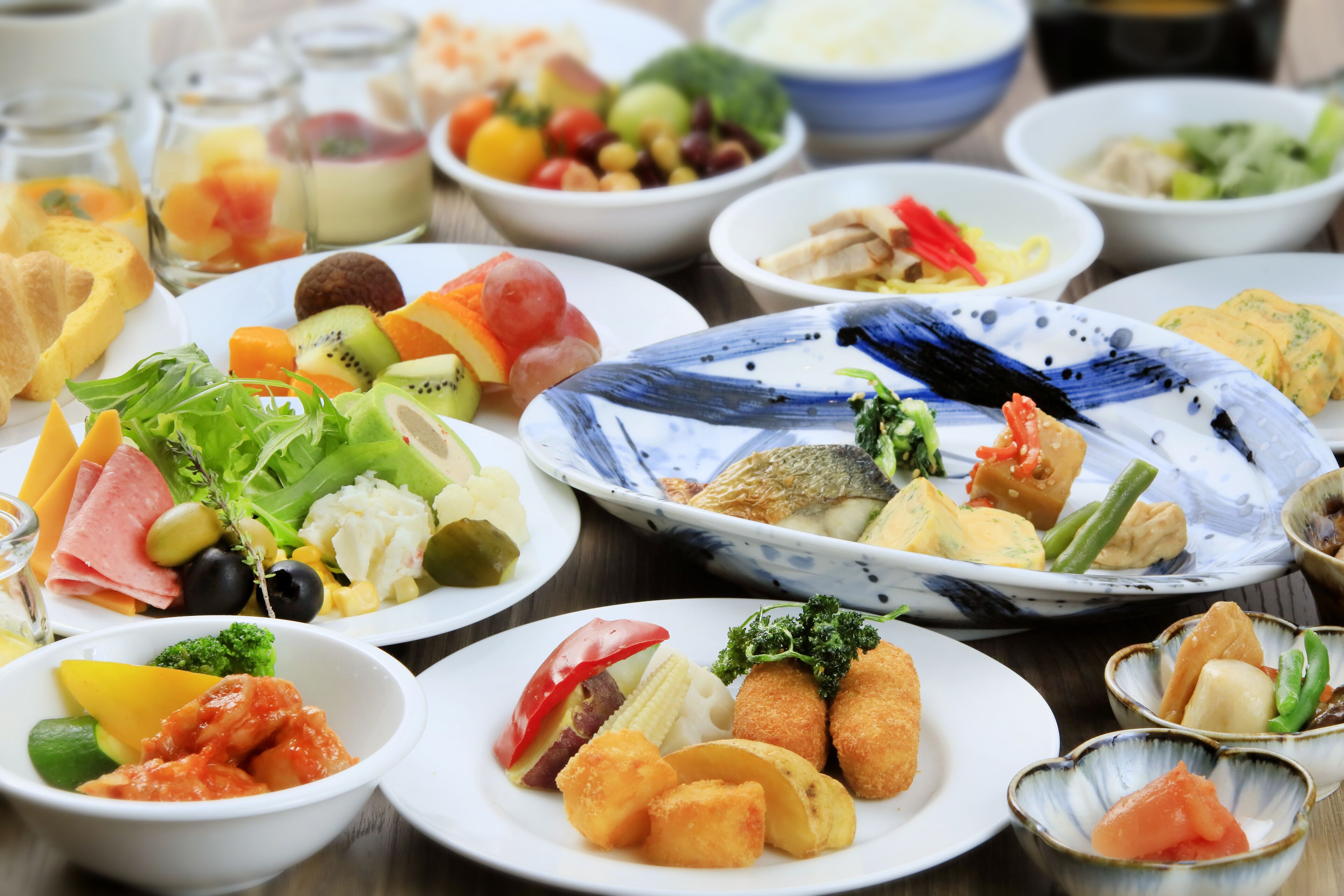 daily buffet breakfast (jpy 2000 per person)