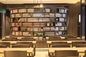 Library - Quintessa Hotel Fukuoka Tenjin Comic & Books (Fukuoka)