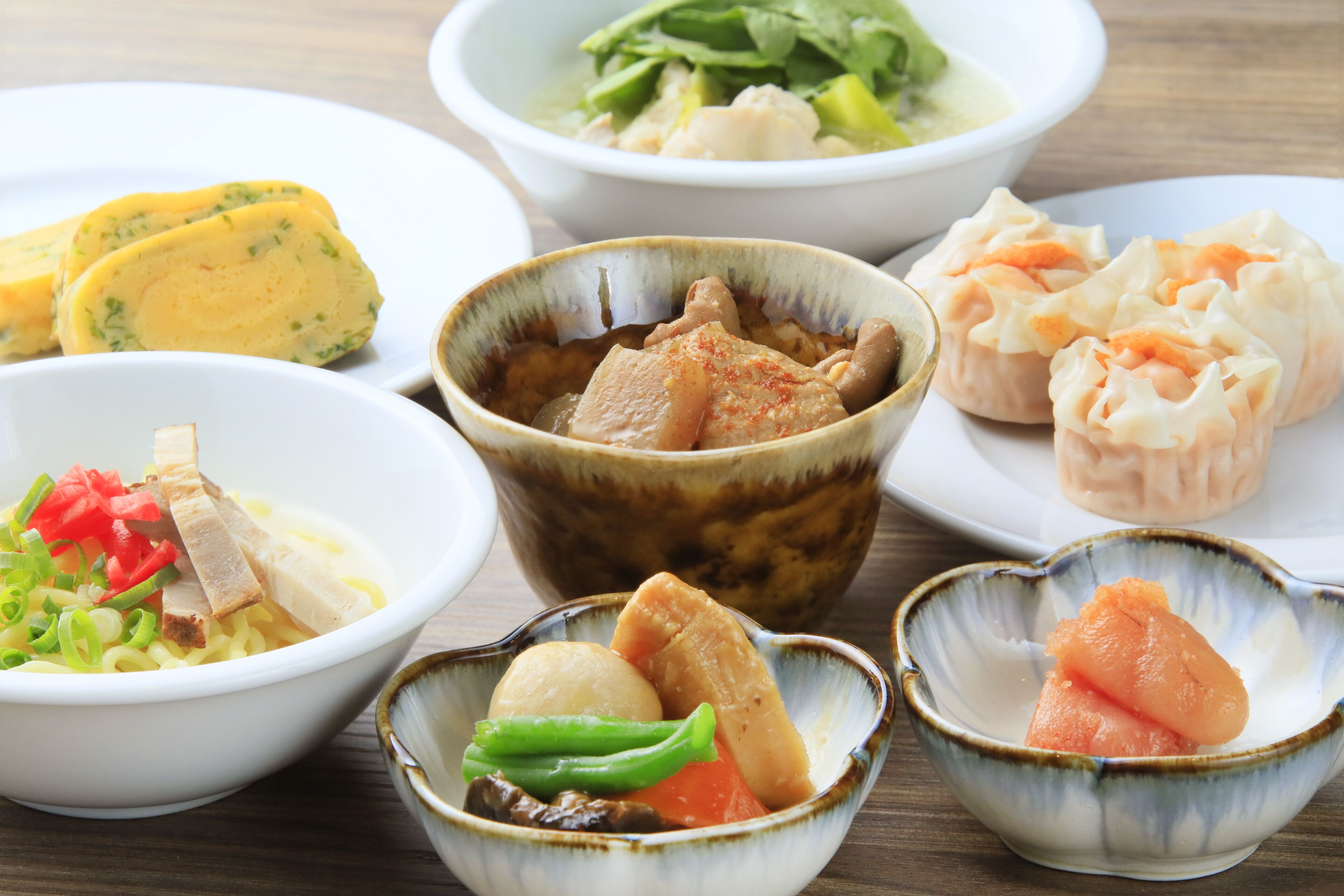 朝食 (ビュッフェ)、毎日提供 (1 名様 2000 JPY)