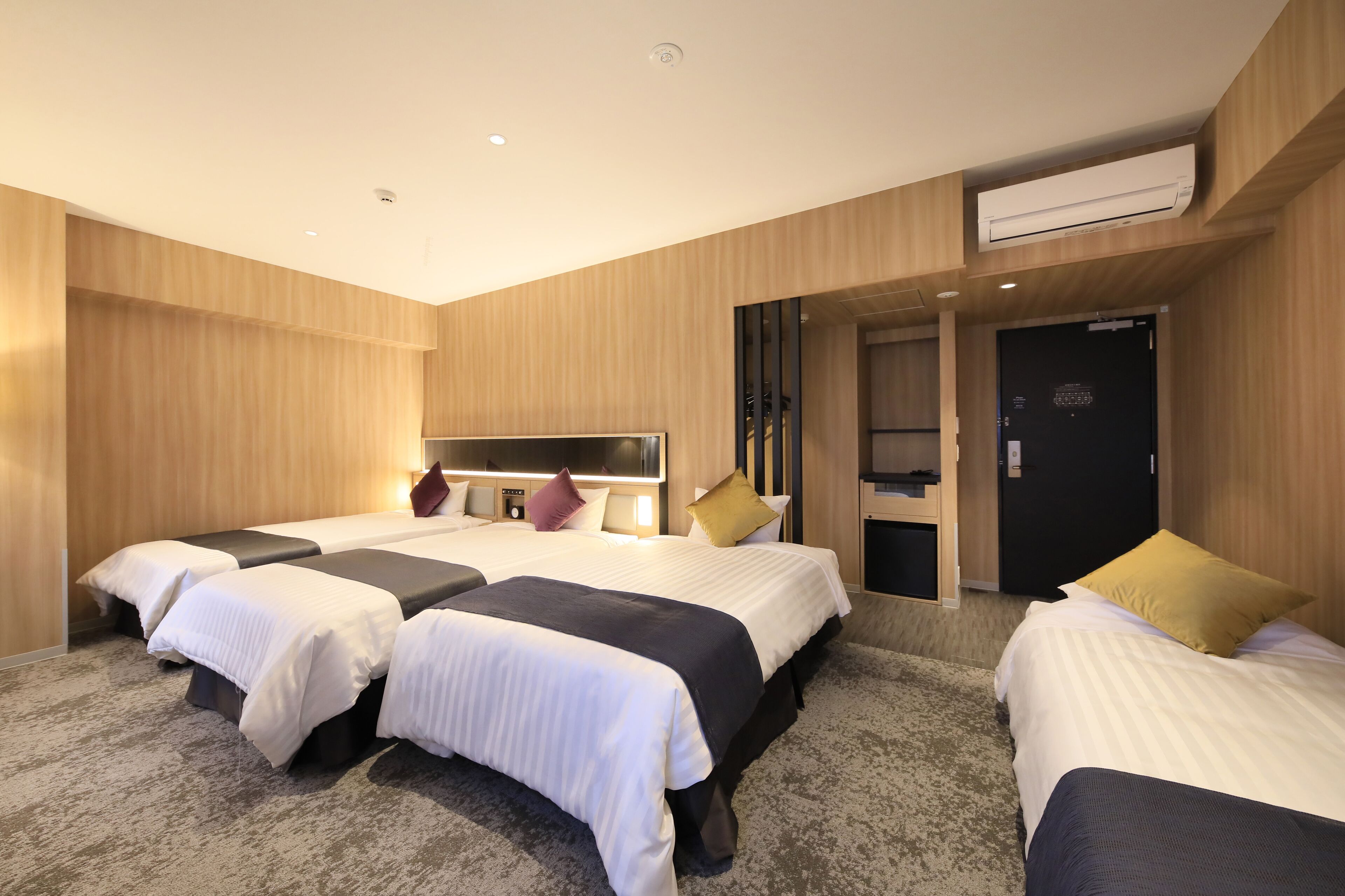 family room, non smoking (free access to manga library) | 1 bedroom, desk, blackout curtains, free wifi